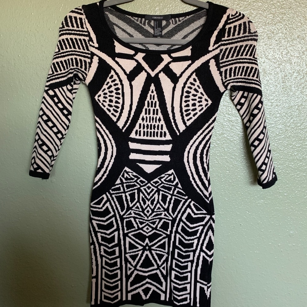 Patterned Bodycon Mini Dress - Picture 3 of 3